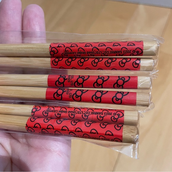 3 new pairs of hello kitty bow chopsticks - Picture 3 of 3